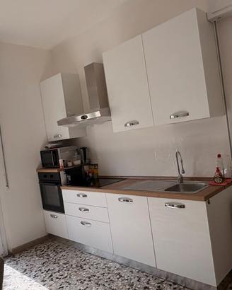 armadio di cucina tutto quanto con il forno egas