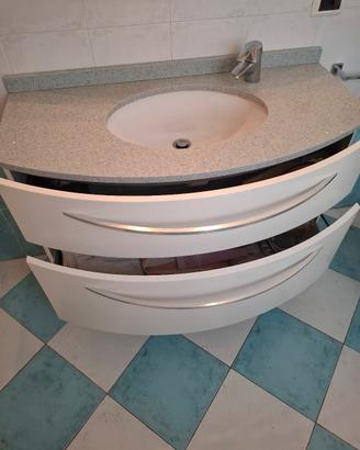 Cassettiera sospesa per bagno con lavandino.