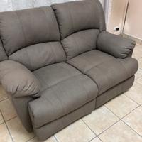 Divani con estensione elettronica delle sedute