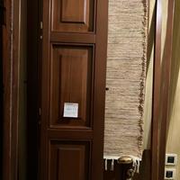 Portoncino ingresso legno massello di Noce