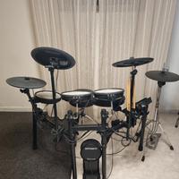 Roland TD-17KV V-Drums completa con pedali Yamaha 