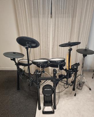 Roland TD-17KVX V-Drums completa con pedali Yamaha
