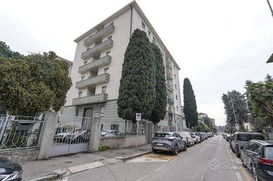 Appartamento di 123 m² con 4 locali e posto auto a