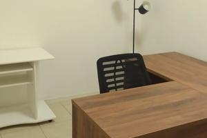 ufficio arredato 