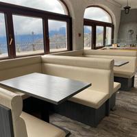 Divanetti con tavoli per bar
