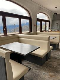 Divanetti con tavoli per bar
