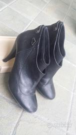 Stivaletto nero fornarina