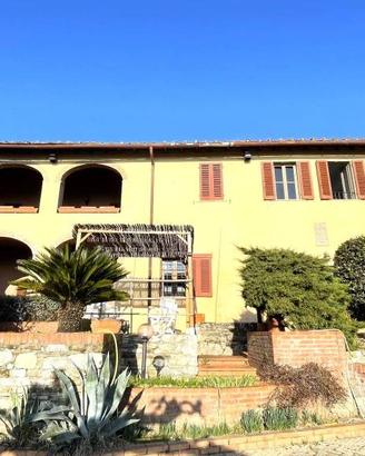 Villa di 475 m² con più di 5 locali a Pistoia
