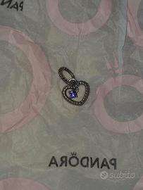 Charm pandora cuore con brillante viola