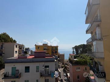 4 LOCALI A NAPOLI