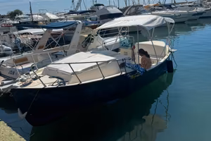 Gozzo Vetroresina 7.30 senza patente cabinato