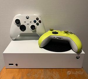 Xbox Series S con 2 controller