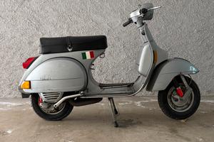 Vespa PX150 conservato