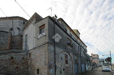 CASA SEMINDIPENDENTE A CASTELLALTO