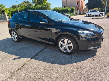 Volvo V40 D2 Geartronic R-design Mom-Accetto Permu