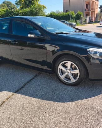 Volvo V40 D2 Geartronic R-design Mom-Accetto Permu