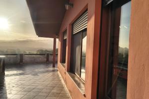 Villa panoramica in collina immersa nella natura