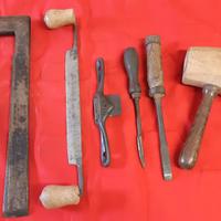 Scalpelli antichi e pialla manovella da falegname