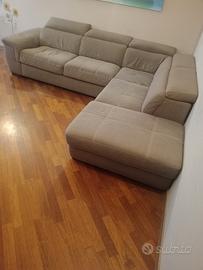 divano angolare con puff 