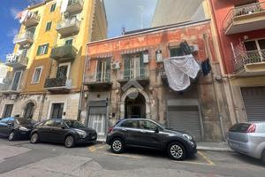 MONOLOCALE A BARI