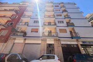 3 LOCALI A BARI