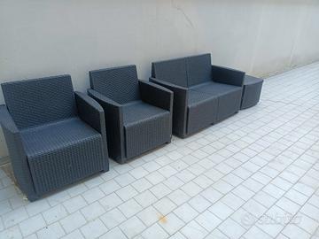 Set da terrazzo o giardino: poltrone e divano con 