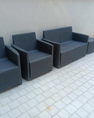 Set da terrazzo o giardino: poltrone e divano con 
