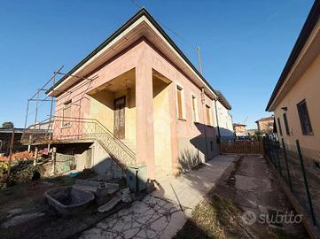 CASA SEMINDIPENDENTE A TURATE