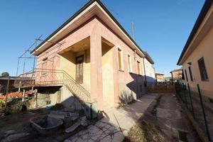 CASA SEMINDIPENDENTE A TURATE