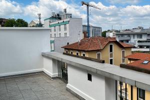 Splendido Attico Ristrutturato con Terrazzo