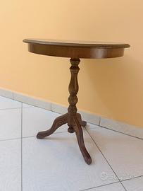 Tavolino tondo e console in legno.