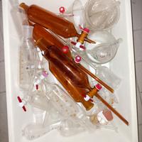 vetri e ampolle da laboratorio 