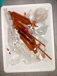vetri e ampolle da laboratorio 