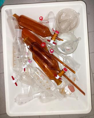 vetri e ampolle da laboratorio 