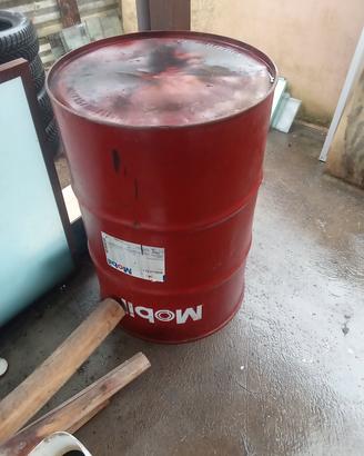 bidone arredamento officina latta olio