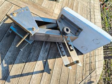 Supporto motore ausiliario