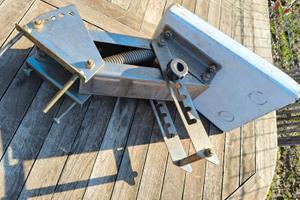 Supporto motore ausiliario