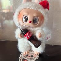 Labubu CocaCola con bottiglia