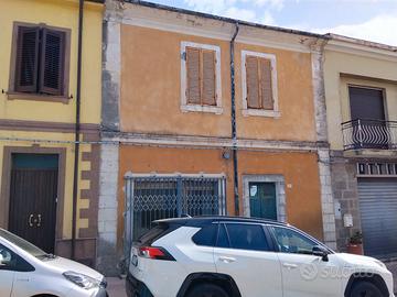 Casa indipendente con cortile