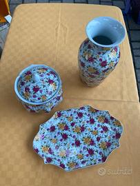 Vaso, vassoio e biscottiera 