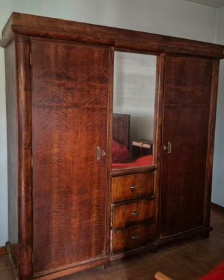 Guardaroba classico a tre ante in legno