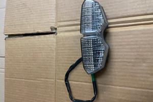 faro posteriore r6 2005