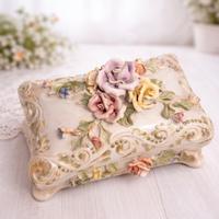 Raffinato Portagioie in Porcellana Artistica