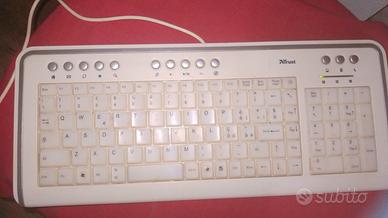 Tastiera per pc bianca
