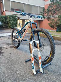 Mondraker superfoxy Carbon 29