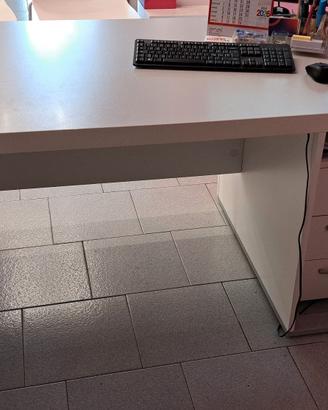 ARREDAMENTO MOBILI