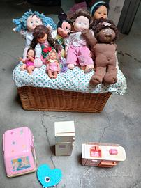 cesta con vari giochi vintage