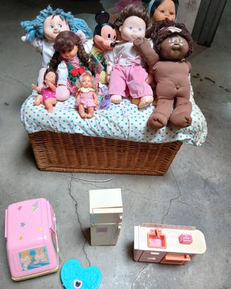cesta con vari giochi vintage