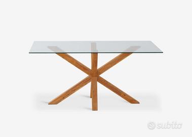 Tavolo con piano in vetro 