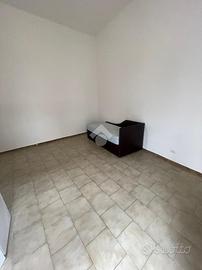 MONOLOCALE A CAMPOSANO